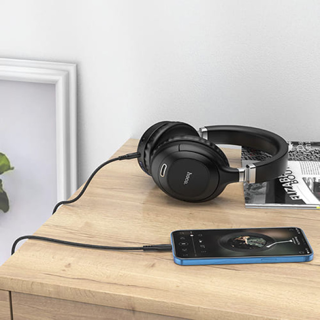 Аудио-кабель AUX c Lightning на 3.5mm Hoco UPA18 Черный