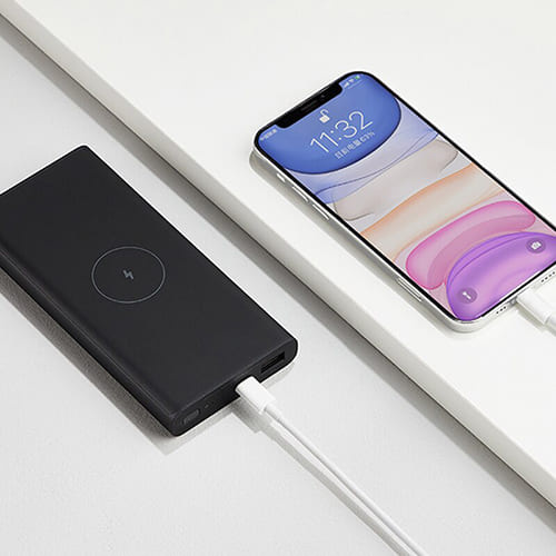Аккумулятор внешний Xiaomi Mi Wireless Power Bank 10W 10000mAh (WPB15PDZM) Черный Аккумулятор внешний Xiaomi Mi Wireless Power Bank 10W 10000mAh (WPB15PDZM) Черный
